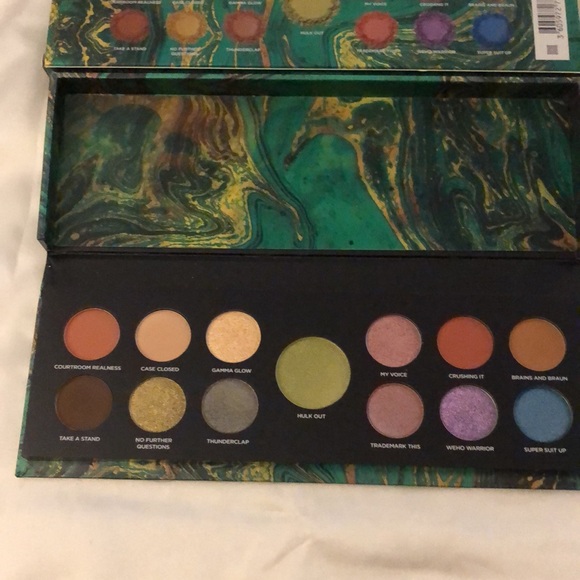 Urban Decay X Marvel Studios She Hulk 13 Pan Eyeshadow Palette 11.6g NIB - Picture 1 of 11